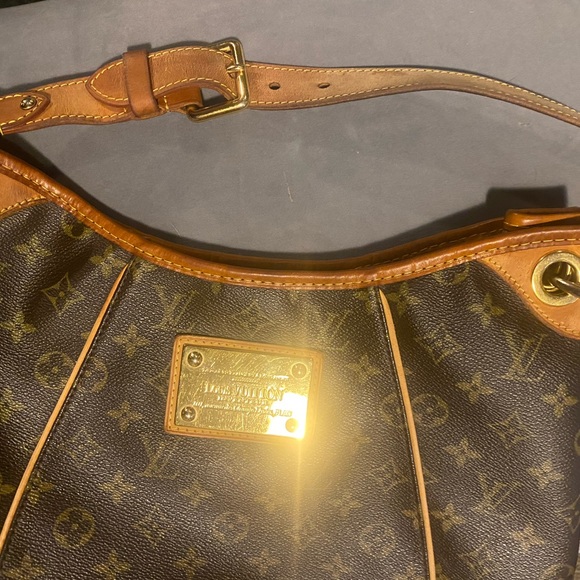 Louis Vuitton Inventeur Handbag - Picture 4 of 11